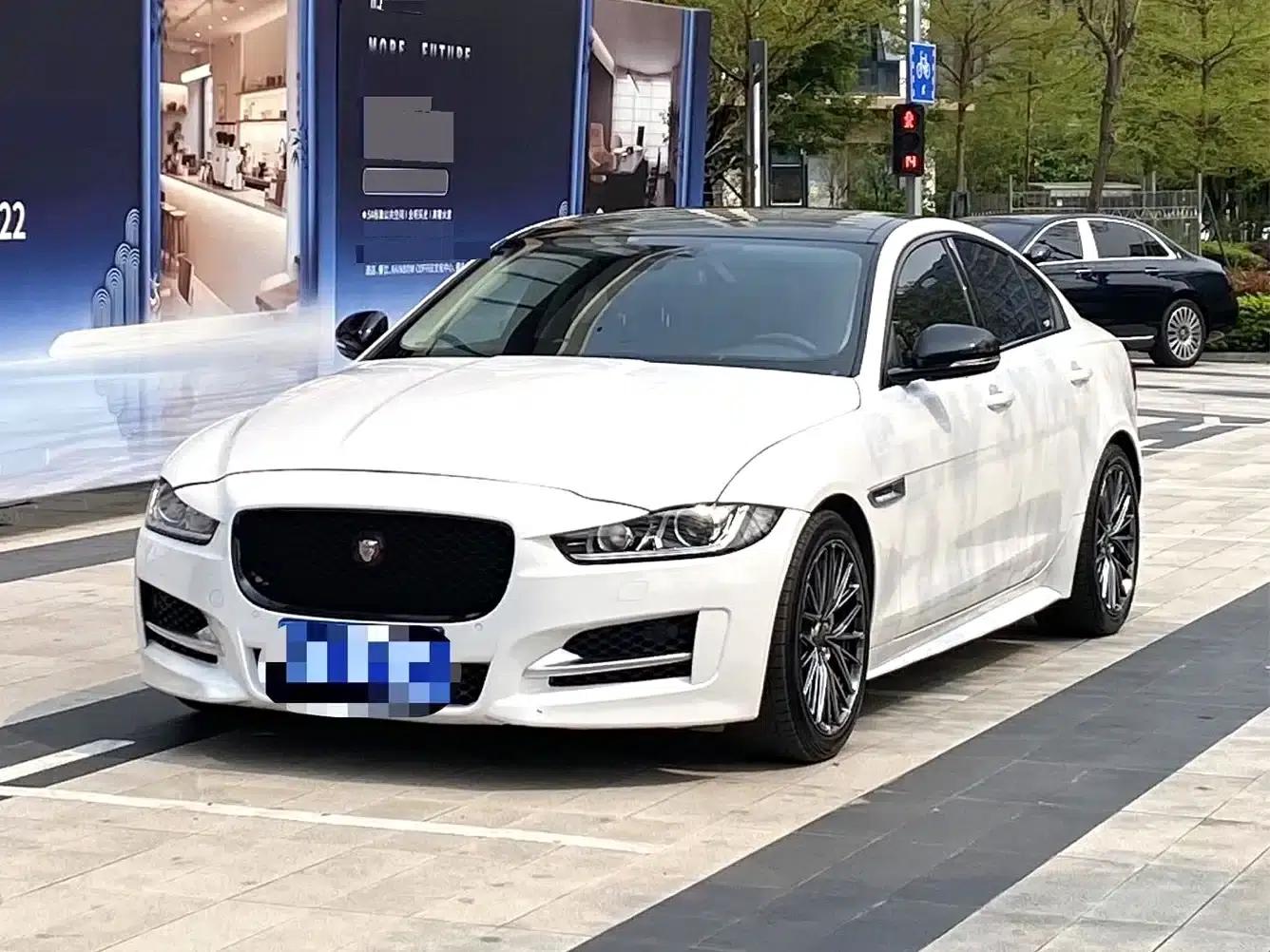 2017 Jaguar XE 2.0T 240PS R-Sport — миниатюра 2