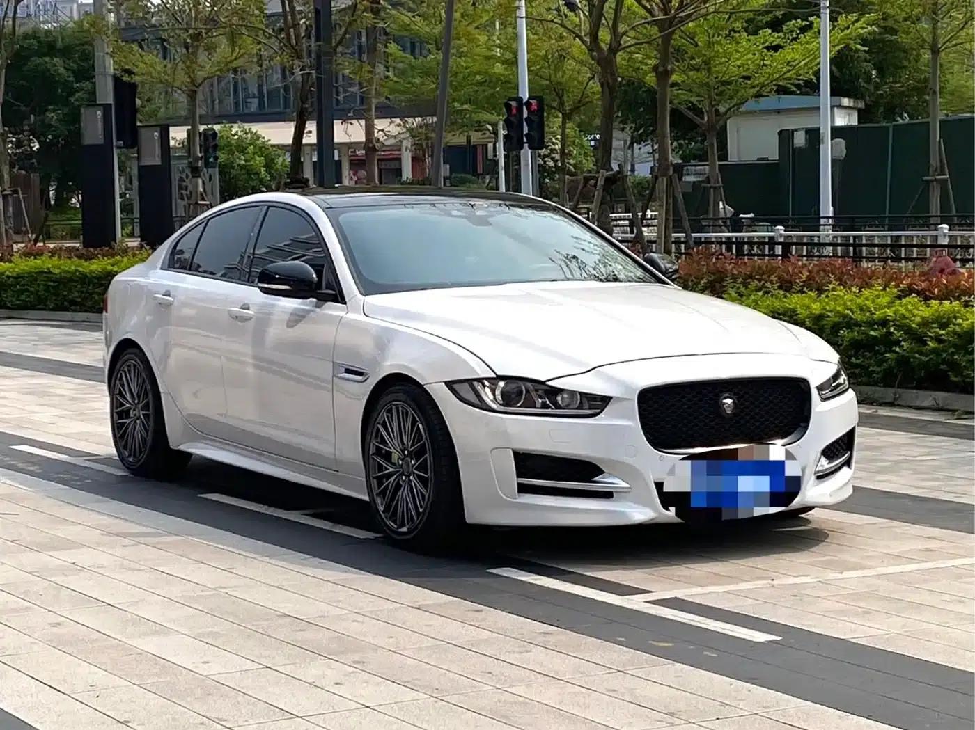 2017 Jaguar XE 2.0T 240PS R-Sport — миниатюра 3