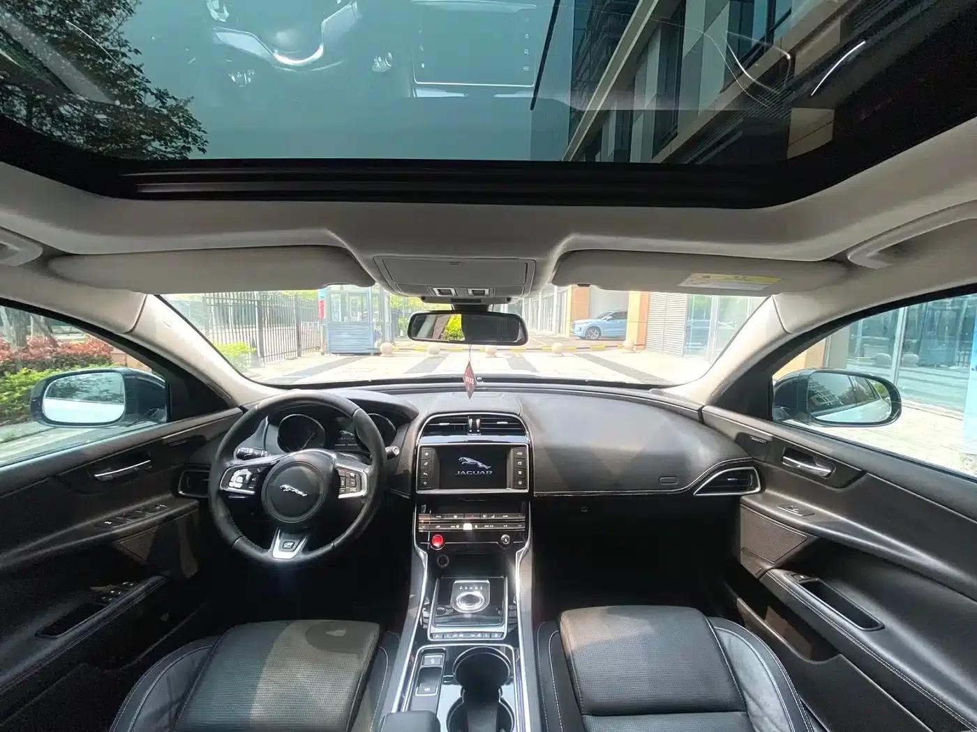 2017 Jaguar XE 2.0T 240PS R-Sport — миниатюра 5