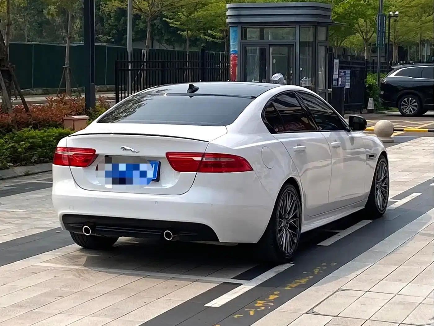 2017 Jaguar XE 2.0T 240PS R-Sport — миниатюра 9