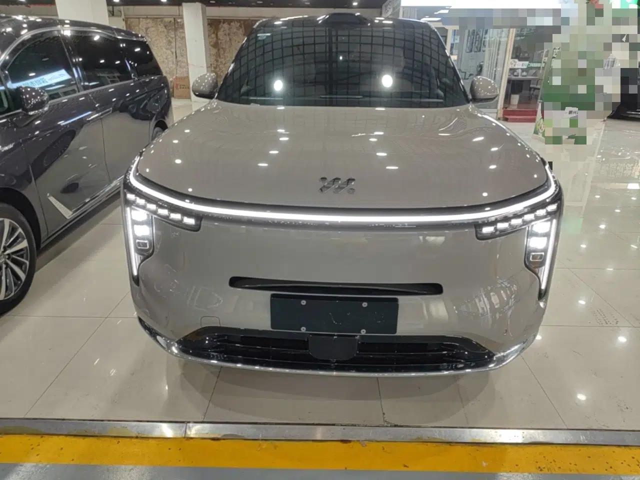 IM Zhiji LS8 2026 Model 66 Ultra Tech Flagship Five-Seat — миниатюра 2