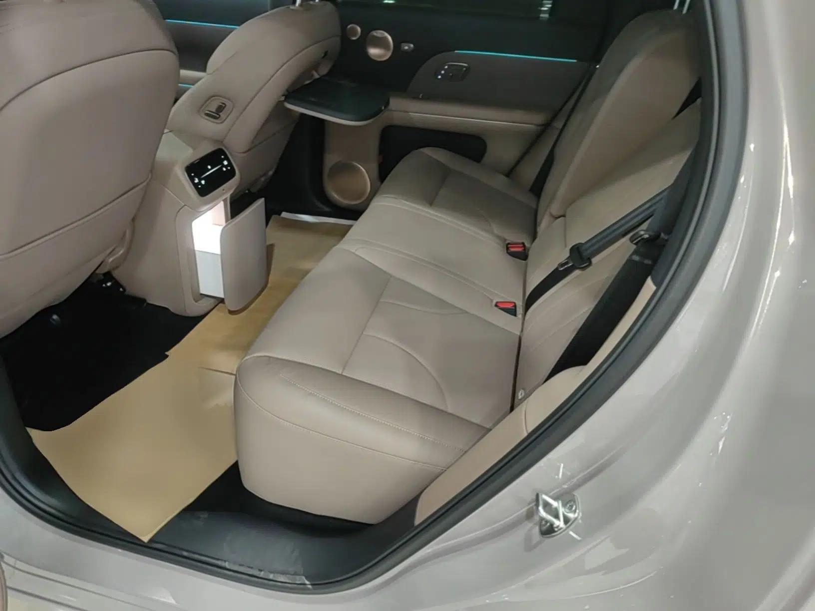IM Zhiji LS8 2026 Model 66 Ultra Tech Flagship Five-Seat — миниатюра 20