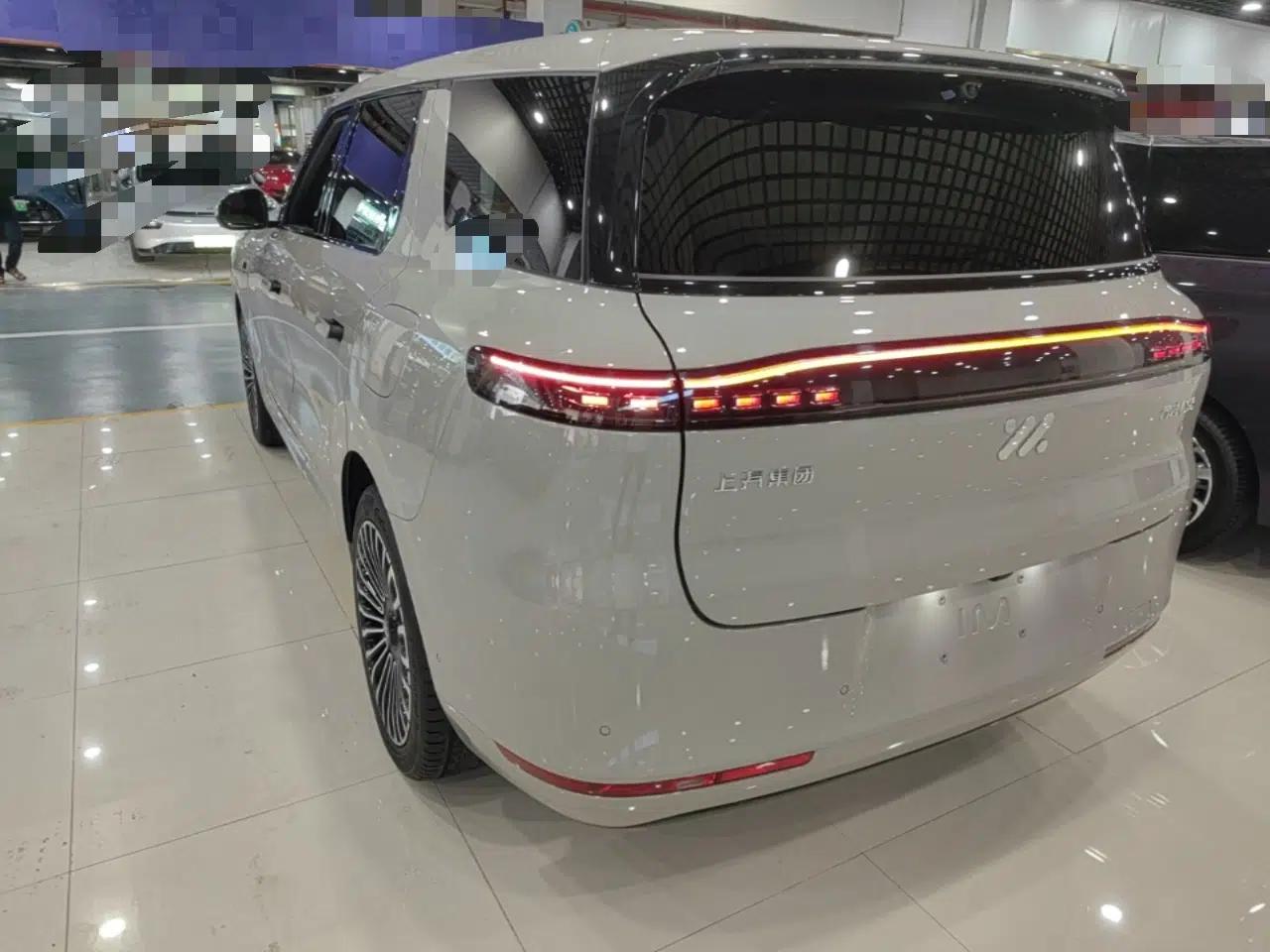 IM Zhiji LS8 2026 Model 66 Ultra Tech Flagship Five-Seat — миниатюра 4