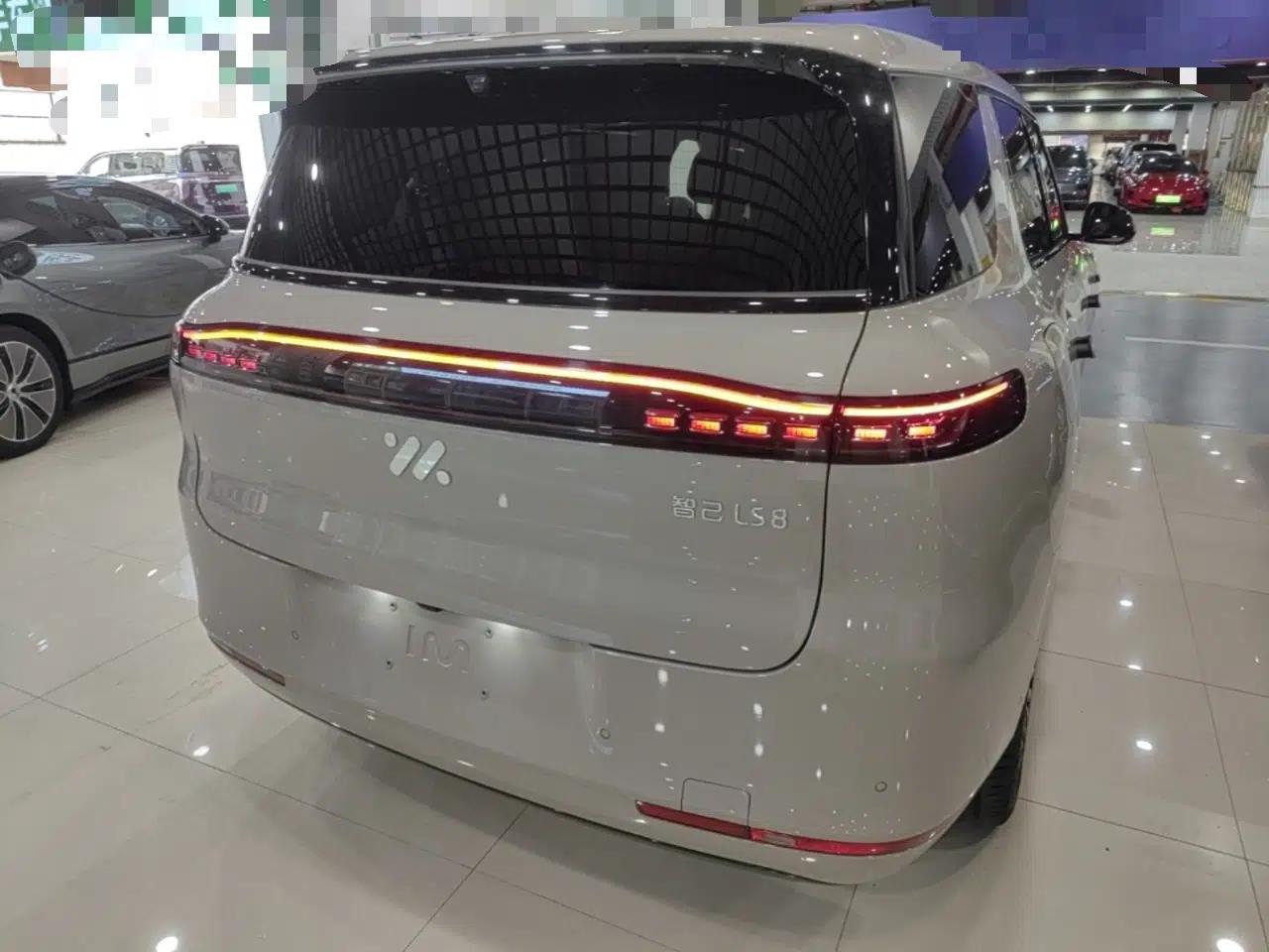 IM Zhiji LS8 2026 Model 66 Ultra Tech Flagship Five-Seat — миниатюра 6