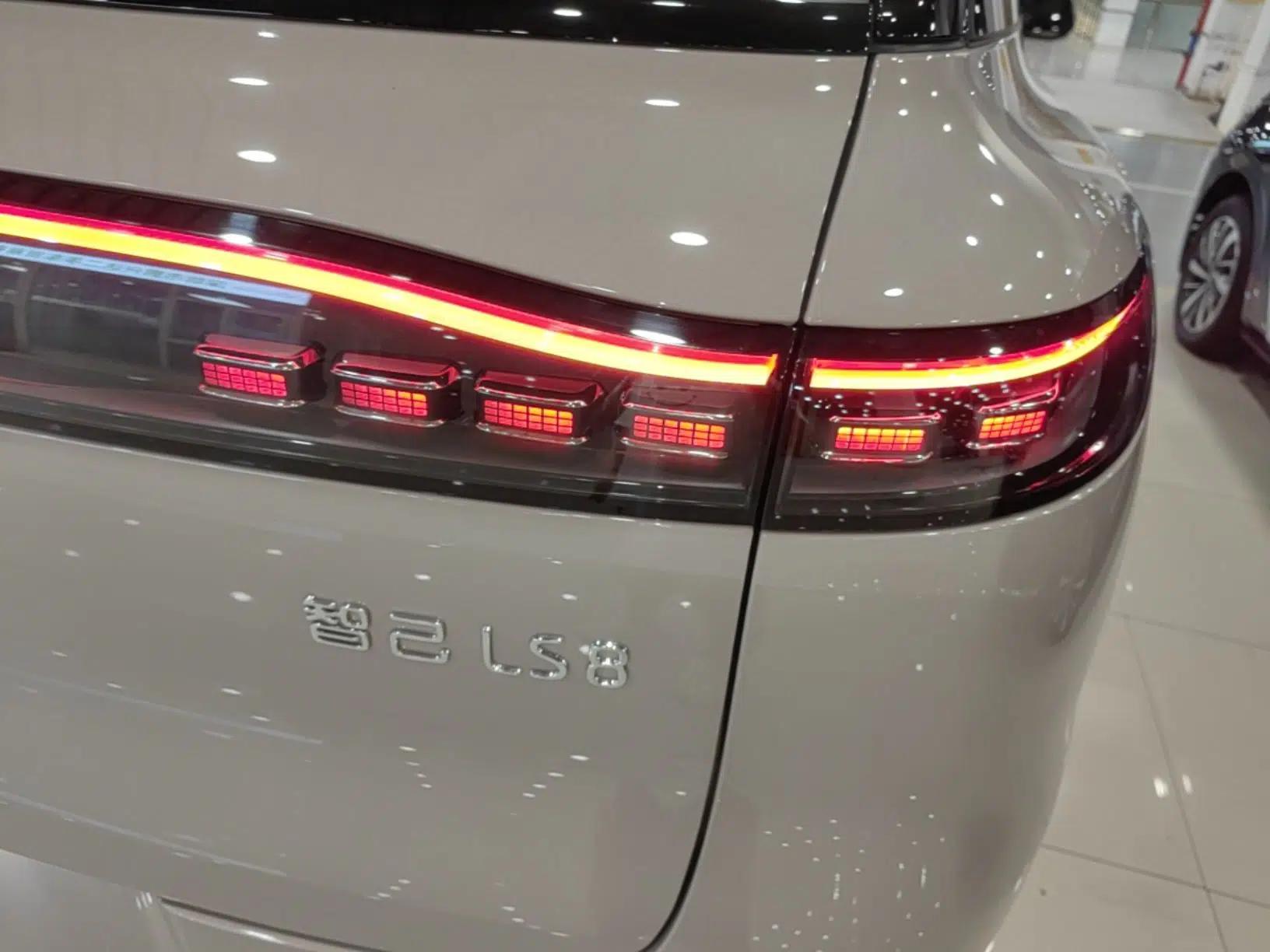 IM Zhiji LS8 2026 Model 66 Ultra Tech Flagship Five-Seat — миниатюра 9