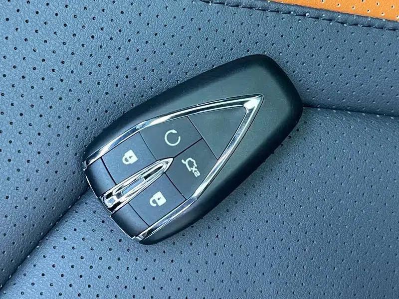 Changan UNI-V 2024 1.5T Premium Edition — миниатюра 11