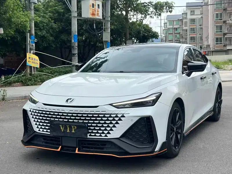 Changan UNI-V 2022 1.5T Premium Edition — миниатюра 1