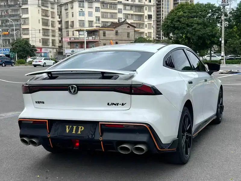 Changan UNI-V 2022 1.5T Premium Edition — миниатюра 6