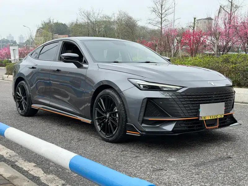 Changan UNI-V 2022 1.5T Sport Edition — миниатюра 3