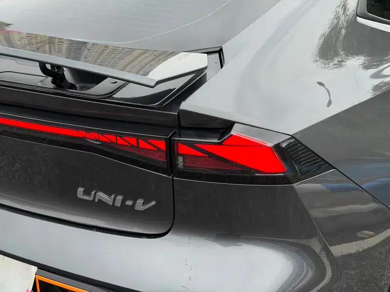 Changan UNI-V 2022 1.5T Sport Edition — миниатюра 9