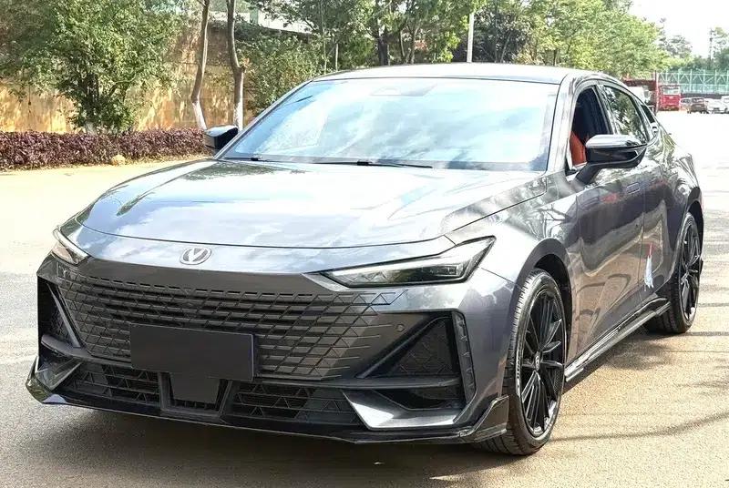 Changan UNI-V 2023 1.5T Sport Edition — миниатюра 1