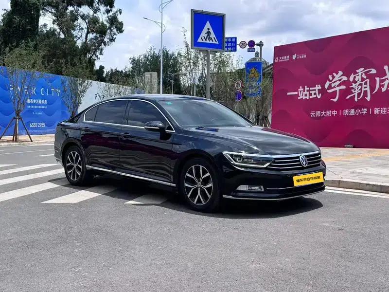 2017 Volkswagen Passat 330TSI DSG Premium — миниатюра 3