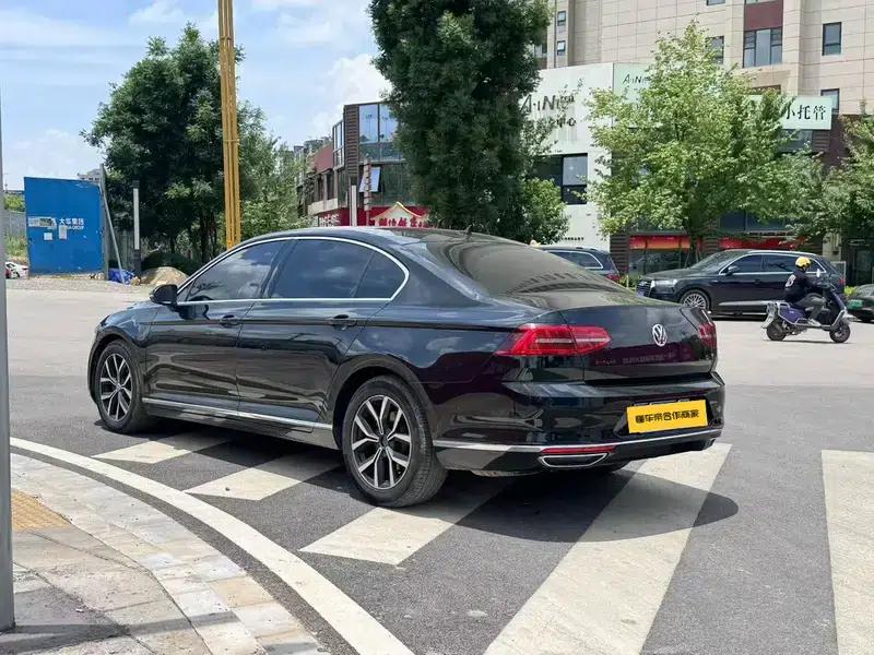 2017 Volkswagen Passat 330TSI DSG Premium — миниатюра 4