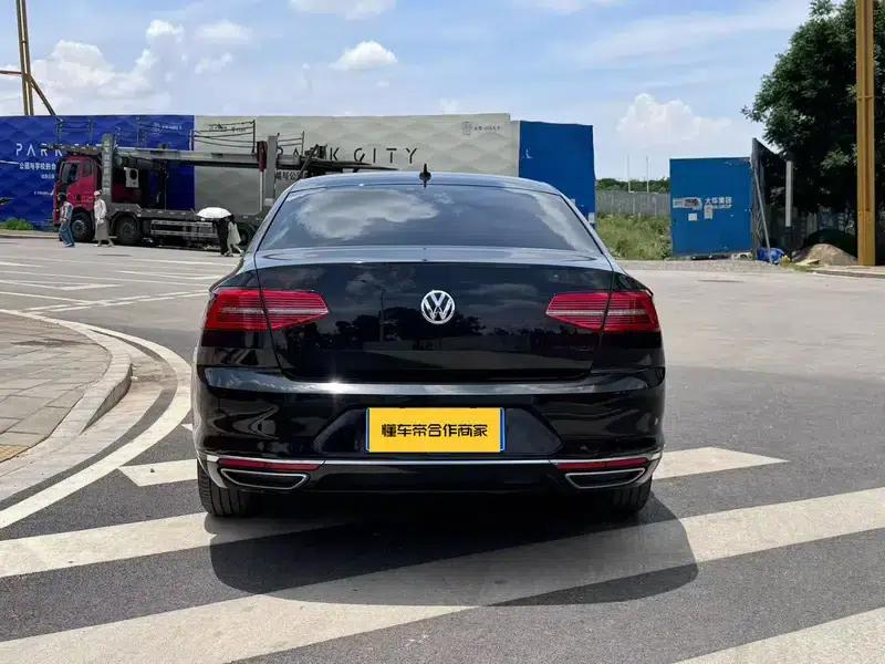 2017 Volkswagen Passat 330TSI DSG Premium — миниатюра 5