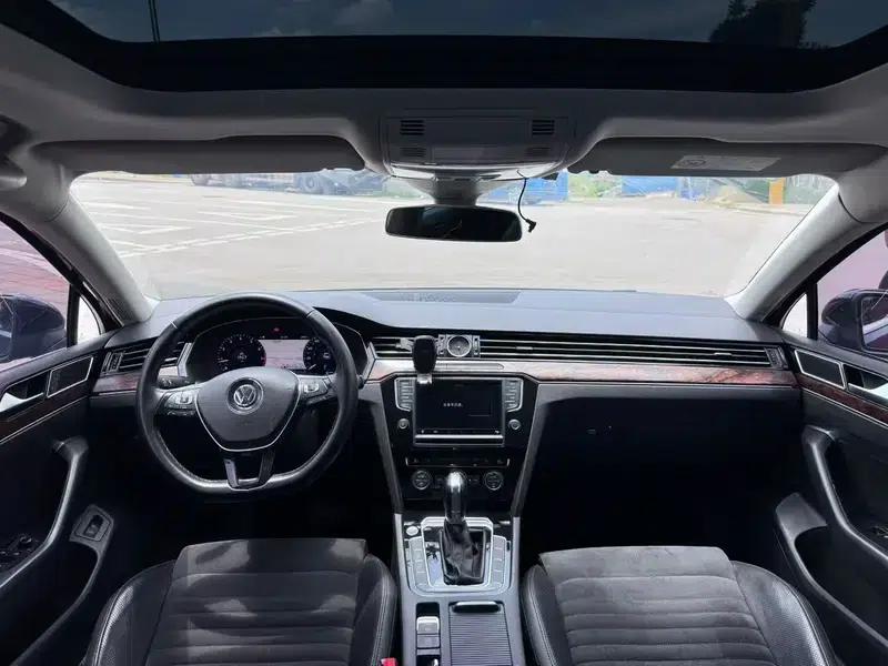 2017 Volkswagen Passat 330TSI DSG Premium — миниатюра 8