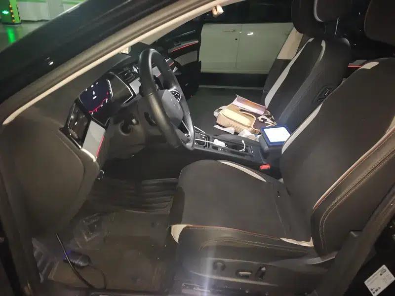 Volkswagen Magotan 2023 2 Millionth Unit Commemorative Edition 330TSI DSG Luxury — миниатюра 7