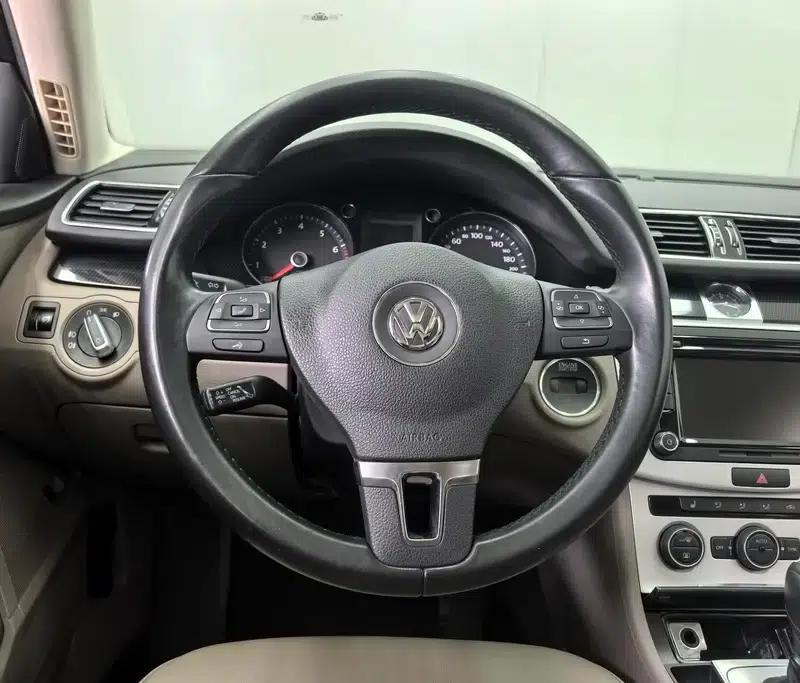 2015 Volkswagen Passat 1.8TSI Leading Edition — миниатюра 12