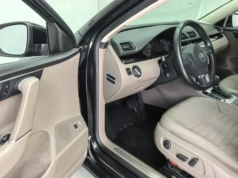 2015 Volkswagen Passat 1.8TSI Leading Edition — миниатюра 17