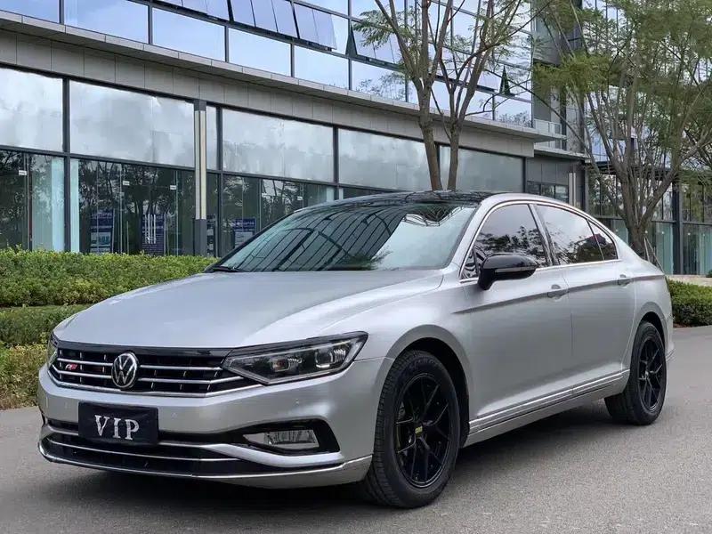 2020 Volkswagen Passat 330TSI DSG Leading Edition — миниатюра 1