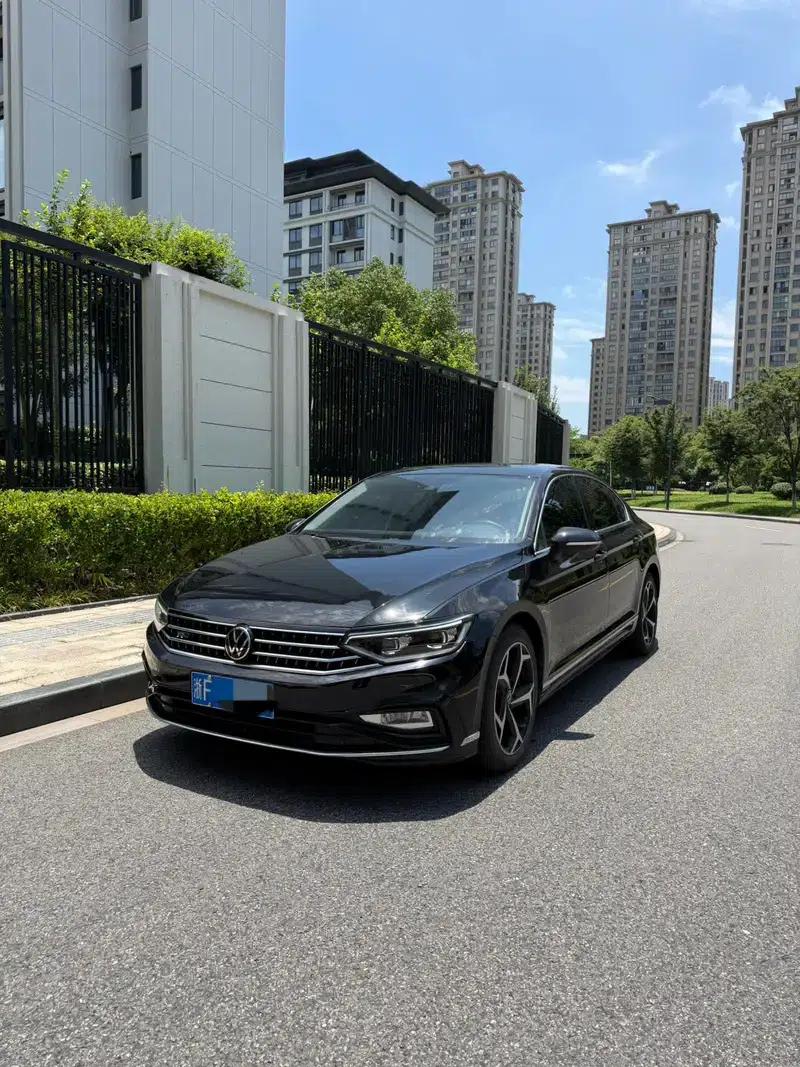 Volkswagen Magotan 2023 2 Millionth Unit Commemorative Edition 330TSI DSG Leading Model — миниатюра 1
