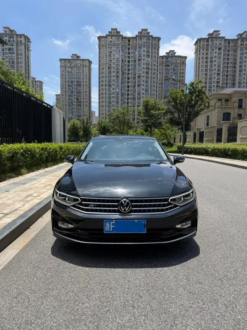 Volkswagen Magotan 2023 2 Millionth Unit Commemorative Edition 330TSI DSG Leading Model — миниатюра 2