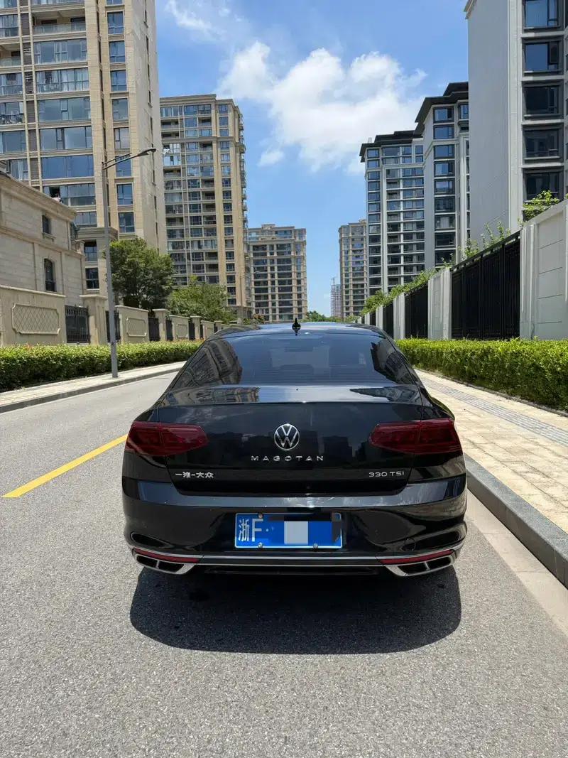 Volkswagen Magotan 2023 2 Millionth Unit Commemorative Edition 330TSI DSG Leading Model — миниатюра 4