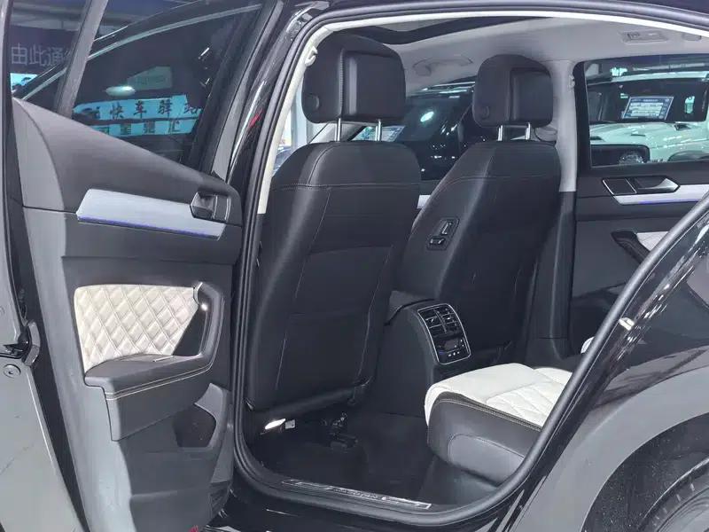 2024 Volkswagen Magotan 330TSI DSG Luxury Edition (2 Million Units Limited Edition) — миниатюра 12