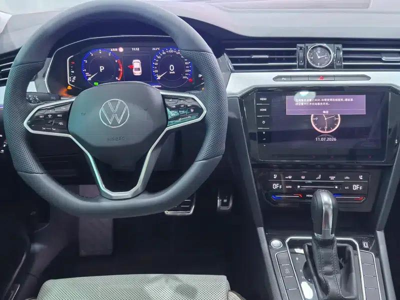 2024 Volkswagen Magotan 330TSI DSG Luxury Edition (2 Million Units Limited Edition) — миниатюра 10