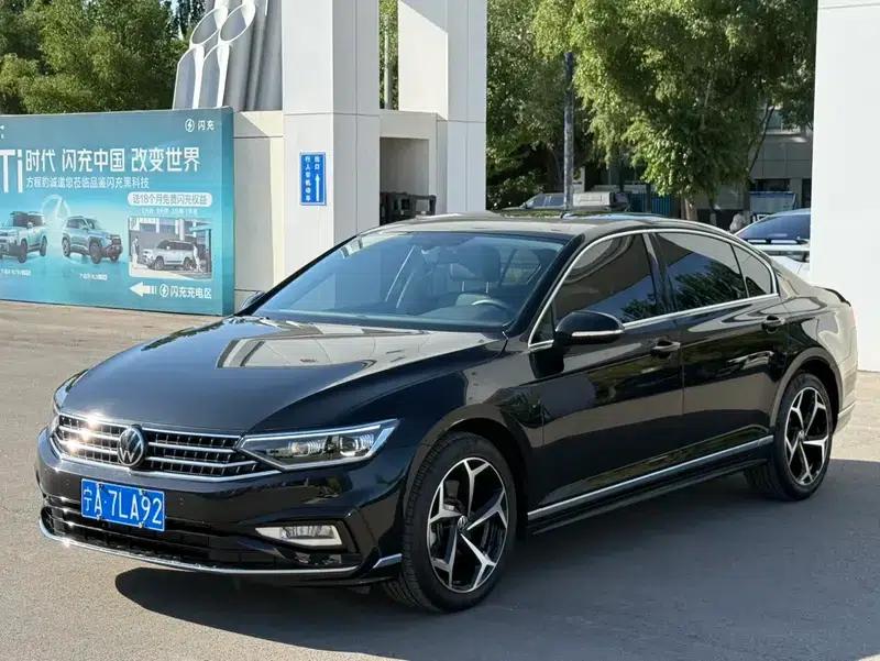 Volkswagen Magotan 2023 2 Millionth Unit Commemorative Edition 330TSI DSG Leading Model — миниатюра 1