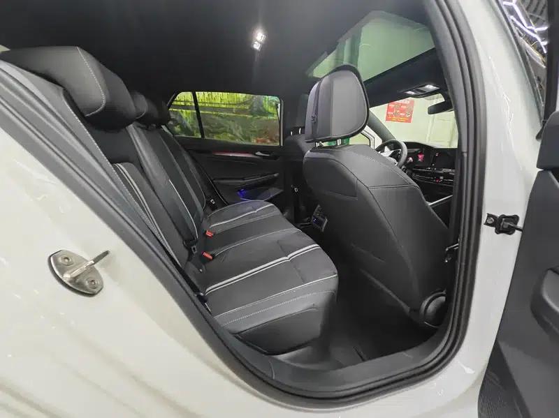 2023 Golf 280TSI DSG R-Line Lite — миниатюра 17