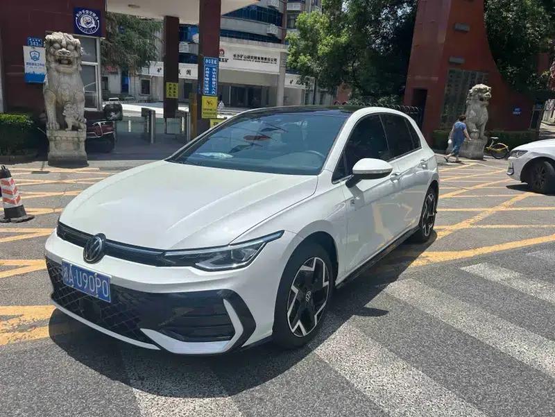 2025 Golf 300TSI R-Line — миниатюра 1