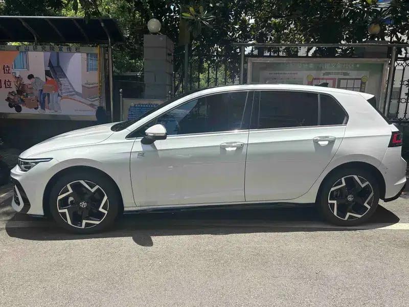 2025 Golf 300TSI R-Line — миниатюра 2