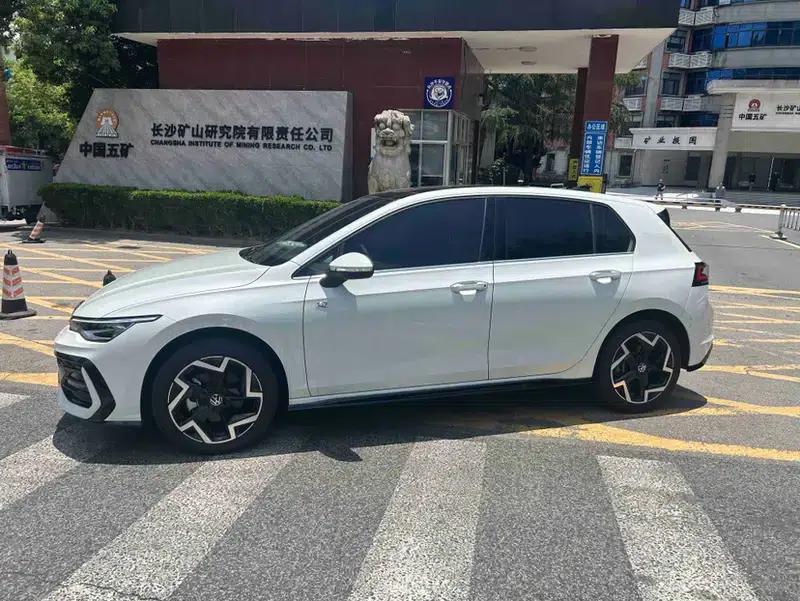 2025 Golf 300TSI R-Line — миниатюра 7