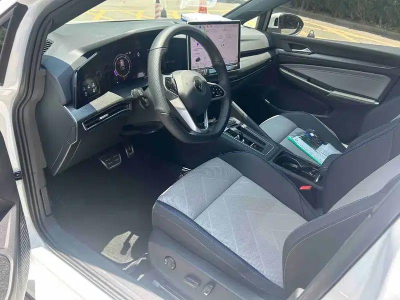 2025 Golf 300TSI R-Line — миниатюра 8
