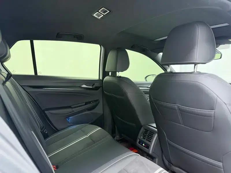 2023 Golf 280TSI DSG R-Line — миниатюра 21