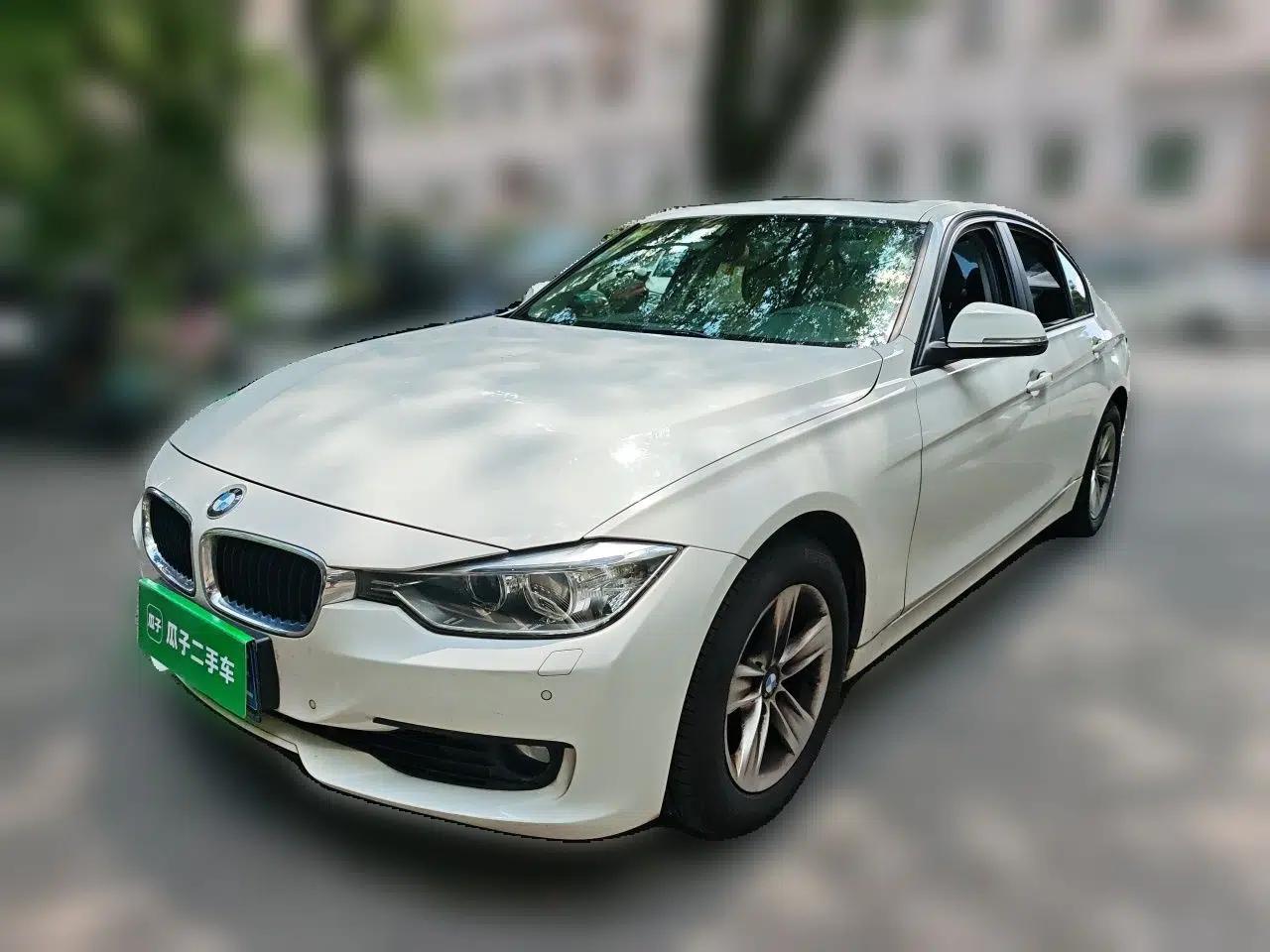 BMW 3 Series 2015 320i Luxury Line Stylish Edition — миниатюра 1