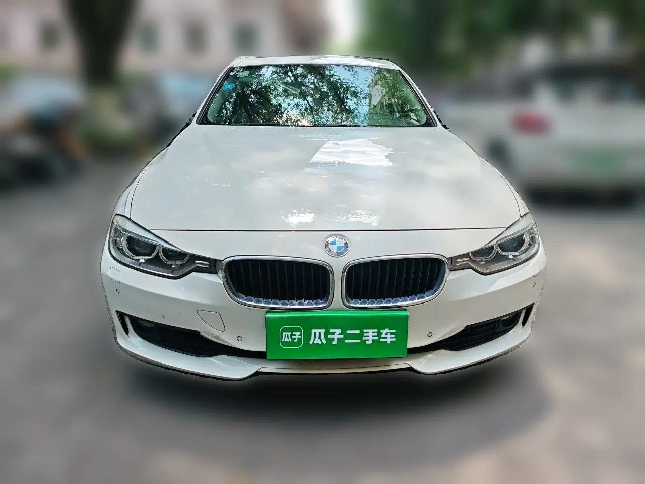 BMW 3 Series 2015 320i Luxury Line Stylish Edition — миниатюра 2