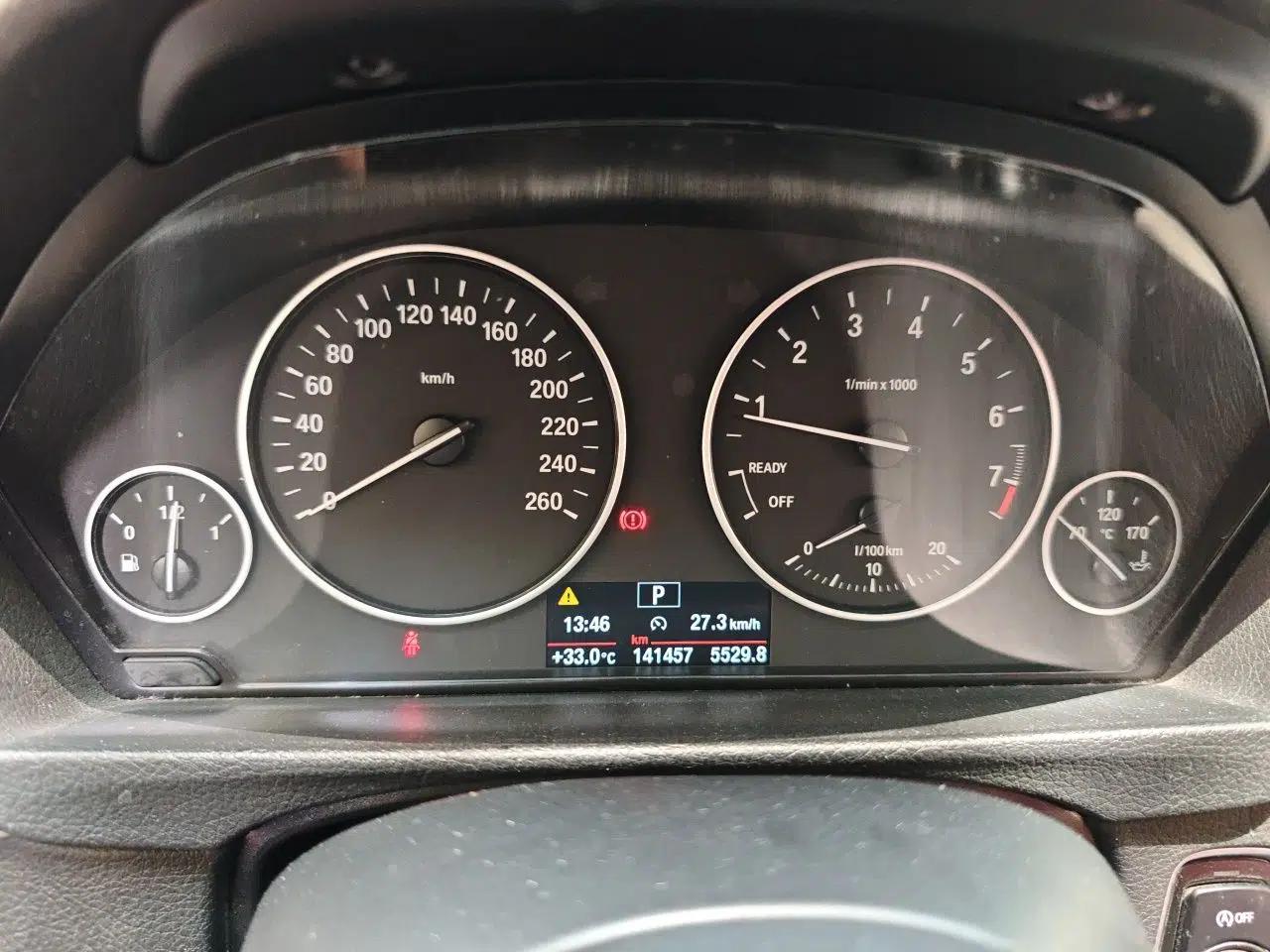 BMW 3 Series 2015 320i Luxury Line Stylish Edition — миниатюра 11