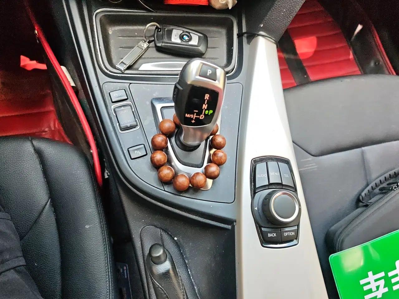 BMW 3 Series 2015 320i Luxury Line Stylish Edition — миниатюра 14