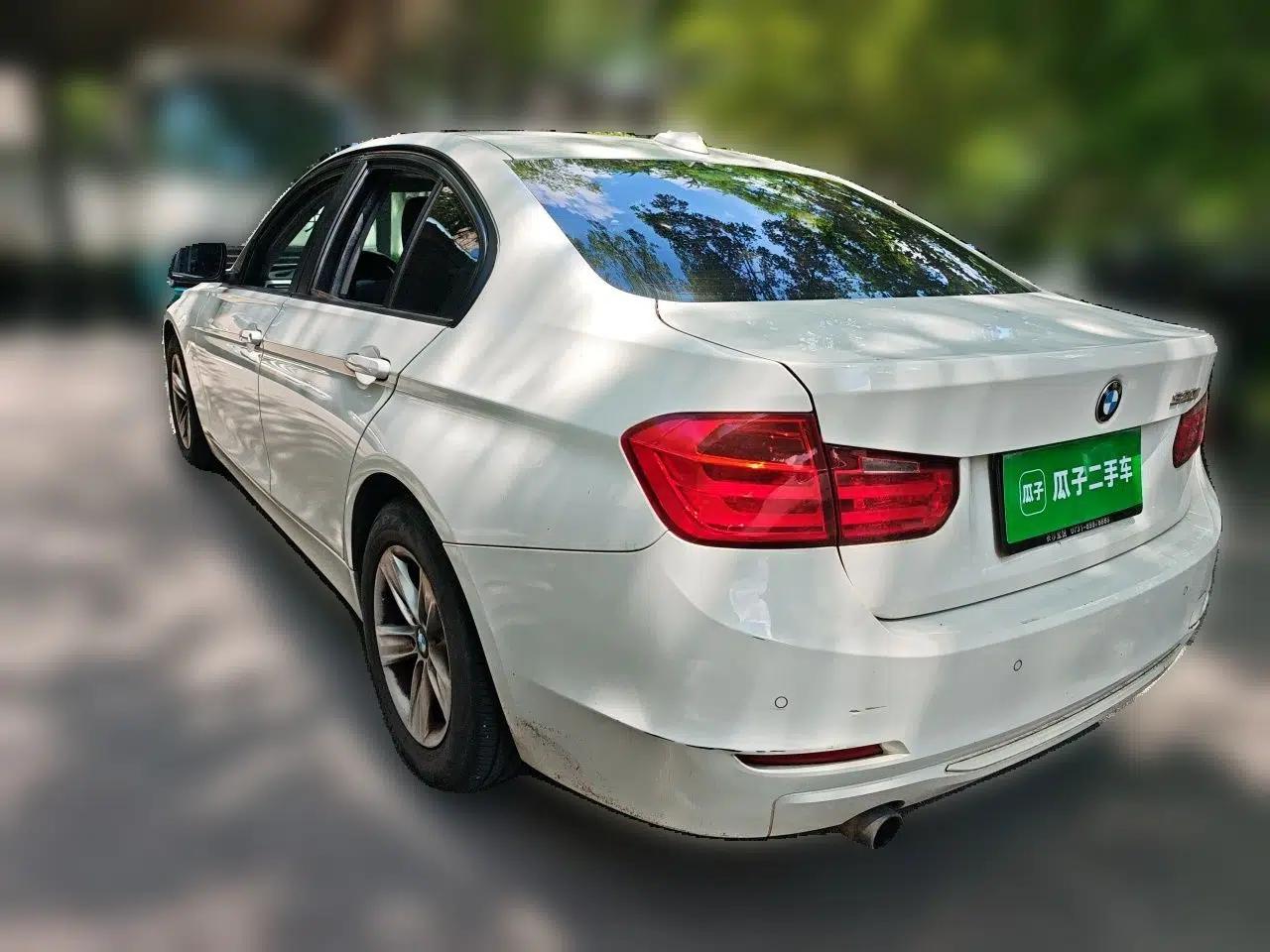 BMW 3 Series 2015 320i Luxury Line Stylish Edition — миниатюра 4