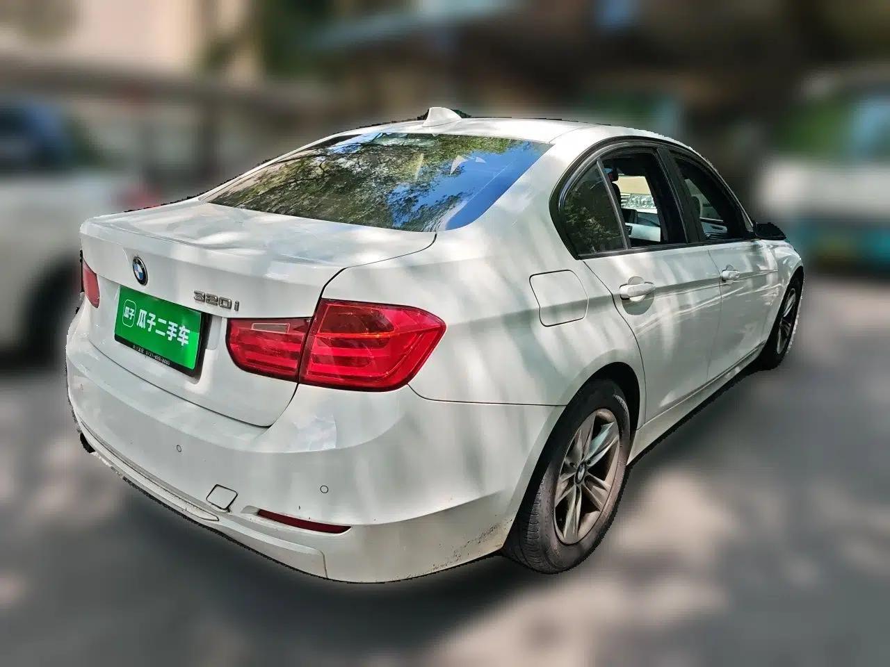 BMW 3 Series 2015 320i Luxury Line Stylish Edition — миниатюра 6