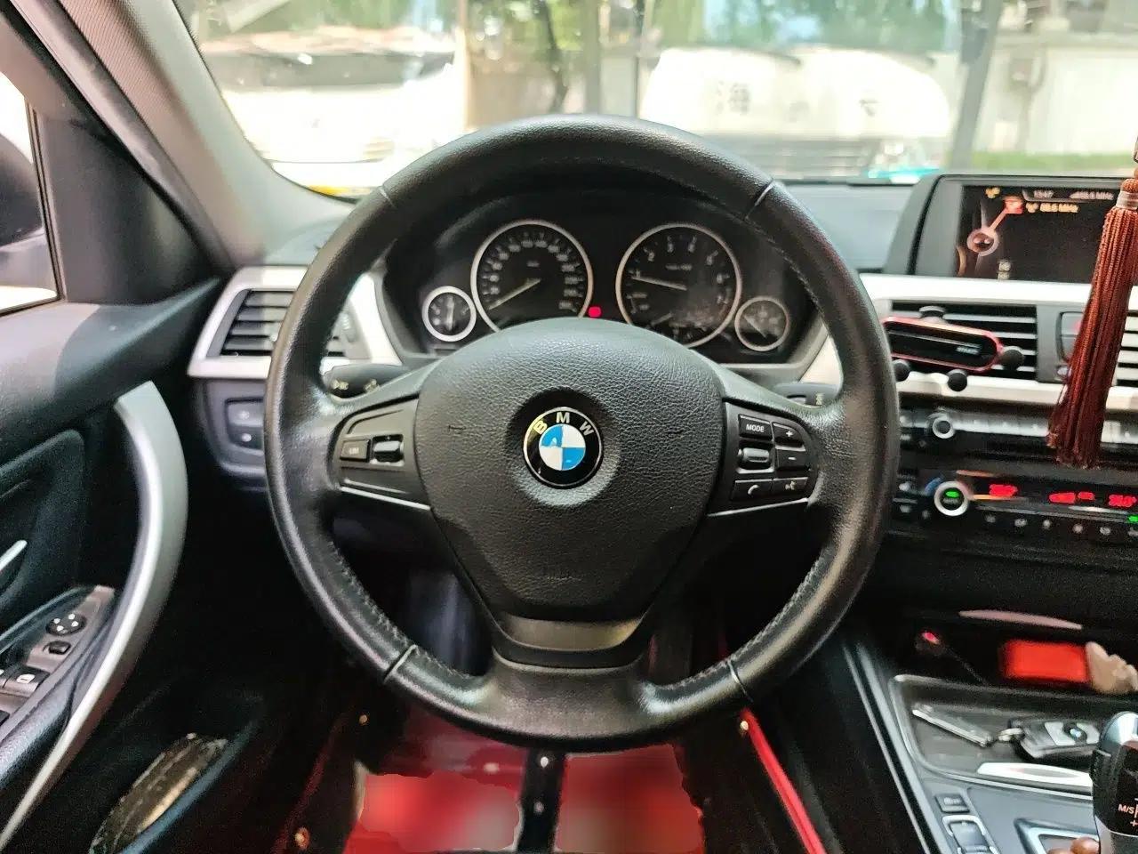 BMW 3 Series 2015 320i Luxury Line Stylish Edition — миниатюра 10