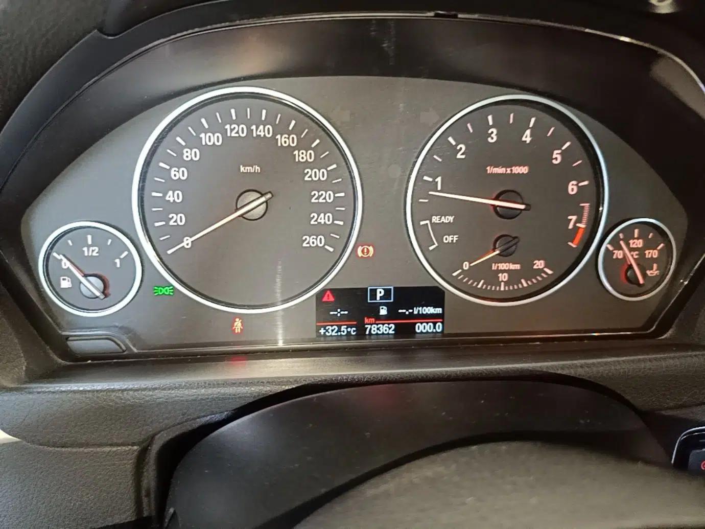 BMW 3 Series 2015 320i Active Edition — миниатюра 19