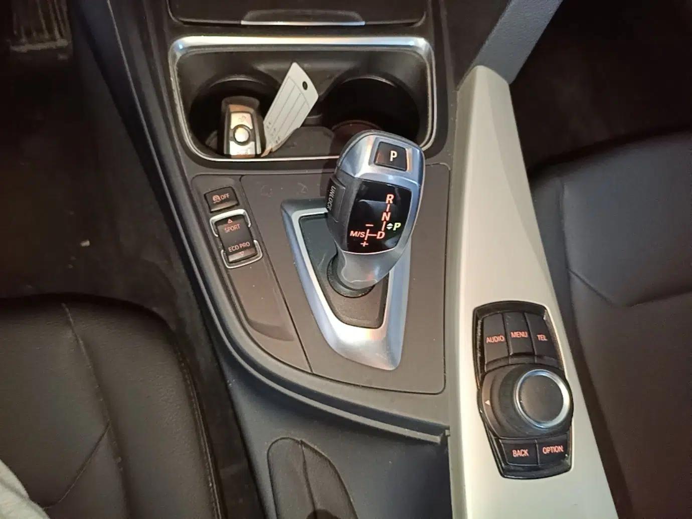 BMW 3 Series 2015 320i Active Edition — миниатюра 21
