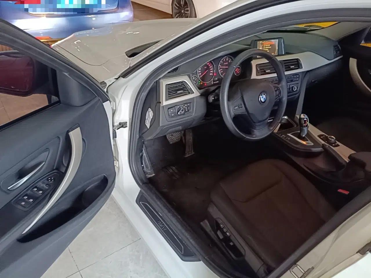 BMW 3 Series 2015 320i Active Edition — миниатюра 23
