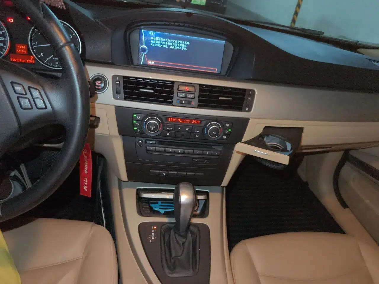 BMW 3 Series 2011 320i Luxury Edition — миниатюра 13