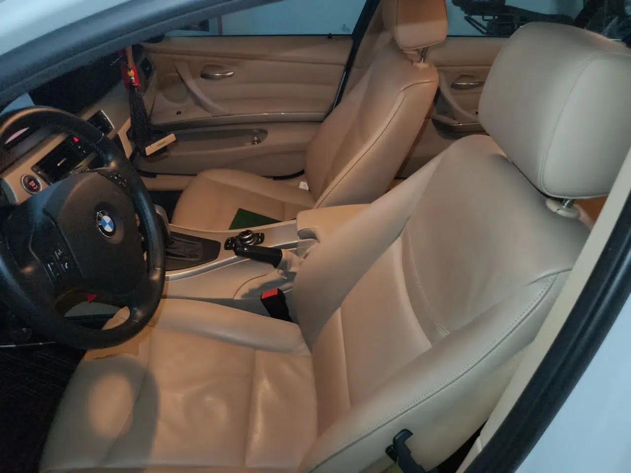 BMW 3 Series 2011 320i Luxury Edition — миниатюра 15