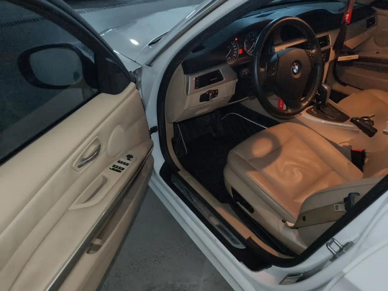 BMW 3 Series 2011 320i Luxury Edition — миниатюра 16