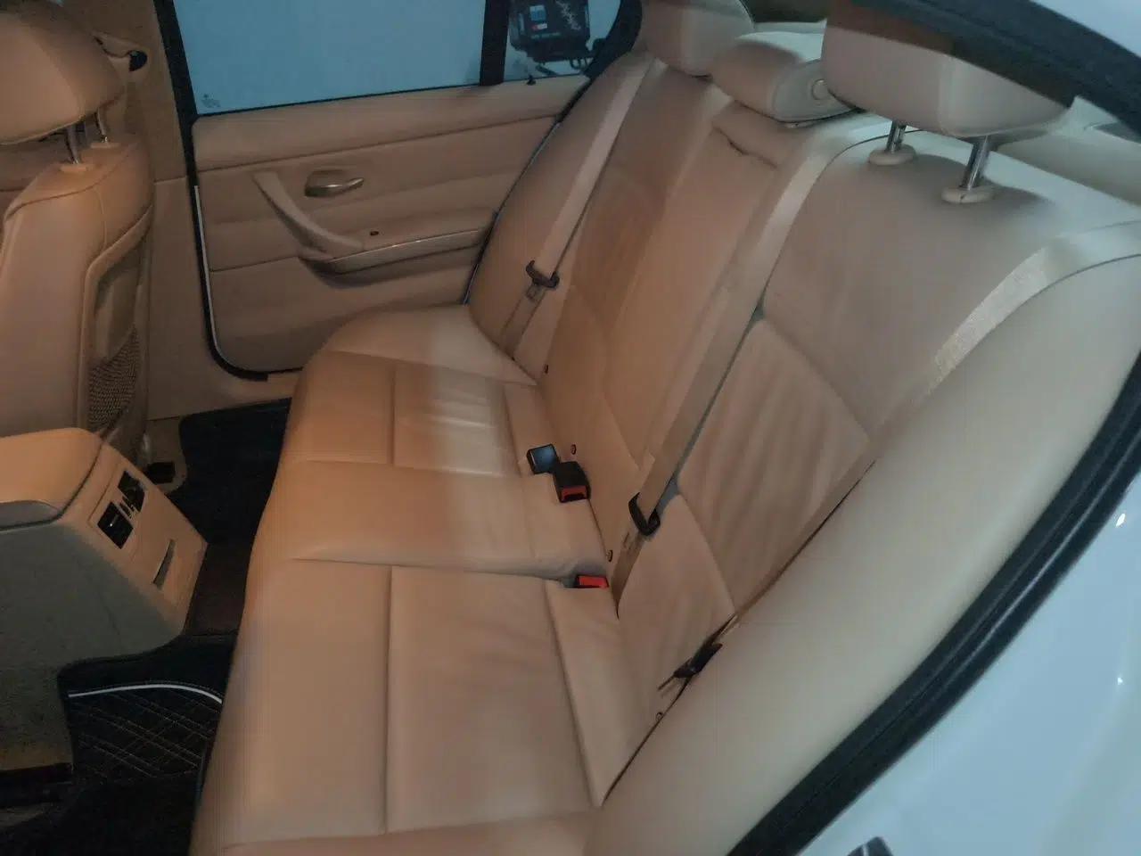 BMW 3 Series 2011 320i Luxury Edition — миниатюра 17