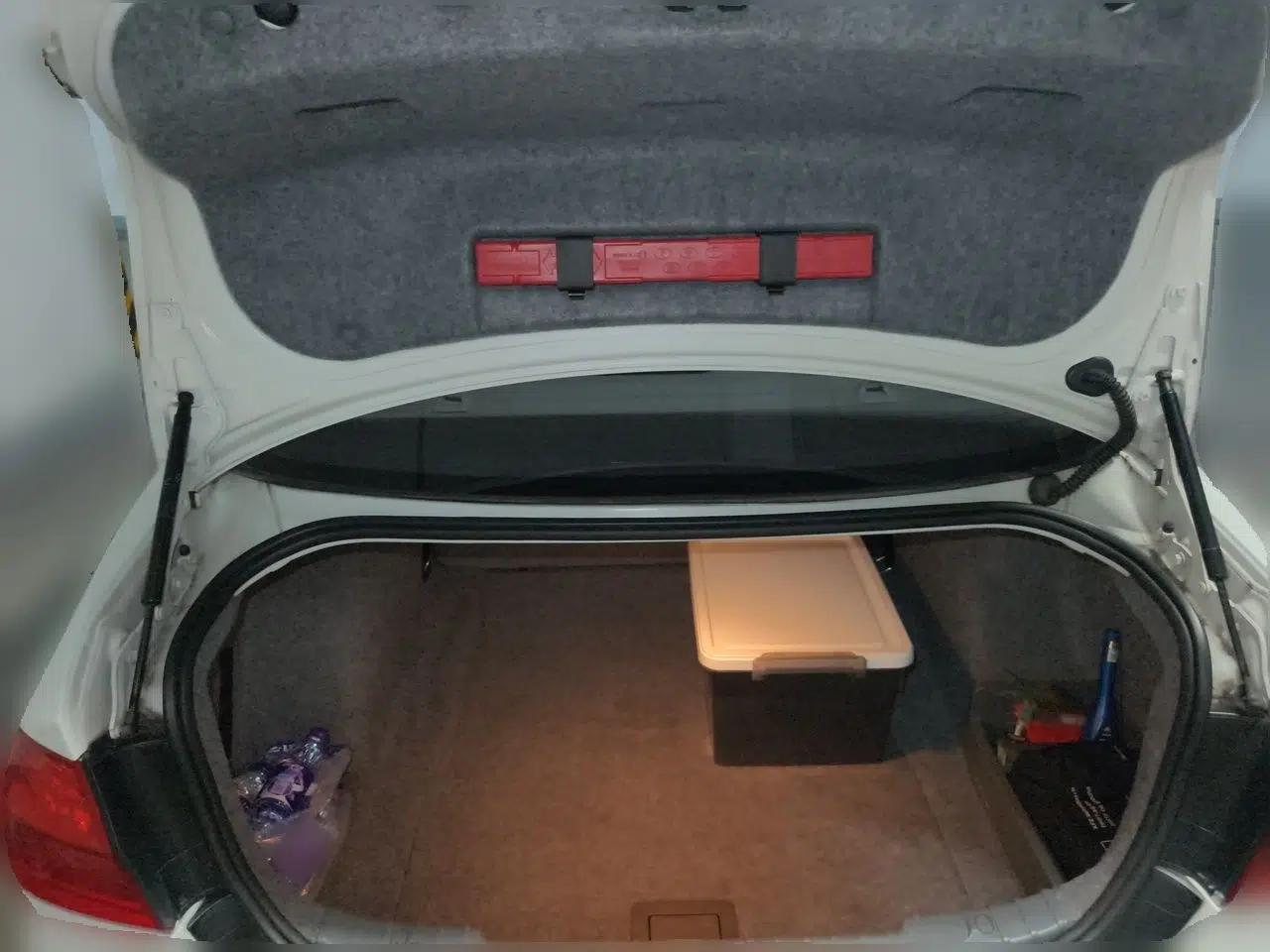 BMW 3 Series 2011 320i Luxury Edition — миниатюра 19